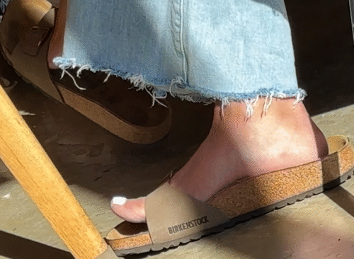 Birkenstock Lady talking to friends - Image 3