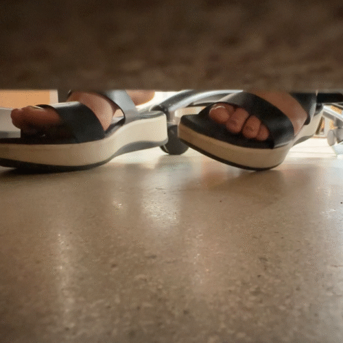 Girl sandal shoeplay (short)