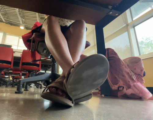Beautiful Macro of her Toes in Sandals - Image 5