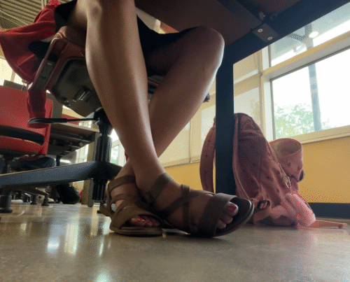 Beautiful Macro of her Toes in Sandals - Image 4