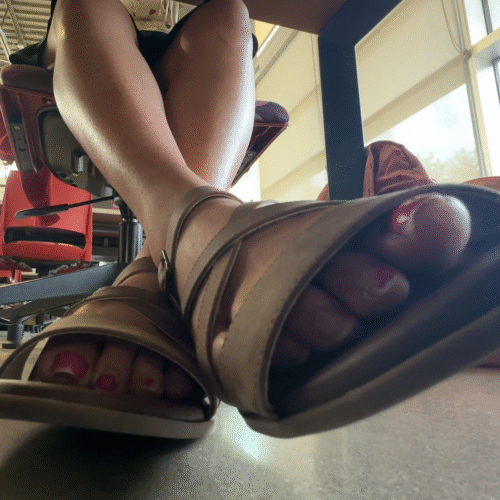 Beautiful Macro of her Toes in Sandals