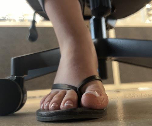I got super close to her, she KICKED my bag very hard - Image 6
